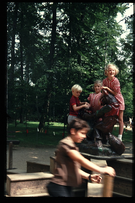 11.Frankfurt aug 1970 Brigitte,Marion,Peter.JPG